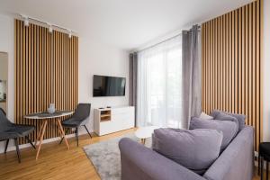 Krasiński Garden Deluxe Studio by BookingHost