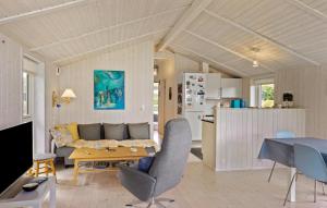 Lovely Home In Askø With Wifi