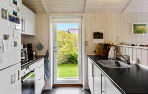 Lovely Home In Askø With Wifi