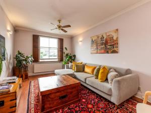 Pass the Keys Charming 2 Bedroom by Hyde Park in Notting Hill