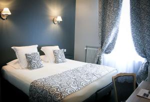 Hotel Le Lion DOr et Restaurant La Table Du Lion