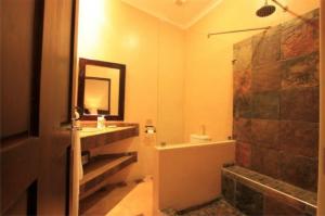 Sunset Lodge & Safaris