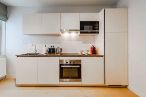 2BR Apt Near NATO & EU