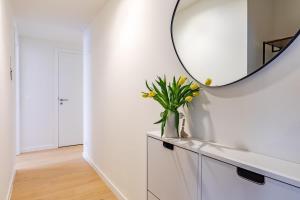 2BR Apt Near NATO & EU