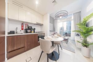 Free housekeeping visits during your stay - StayShort - Business Bay for 2 people with Amazing City Views