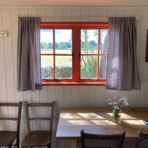 Secluded off grid Shepherds Hut