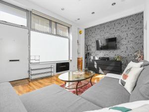 Pass the Keys Calm Brick Lane Area Stay, 2BR Home