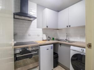 Pass the Keys Cosy in Fabulous West End