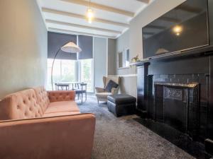 Pass the Keys Cosy in Fabulous West End