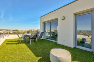 Stunning 2BR Flat with Terrace and private parking