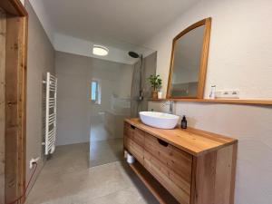 Stellplatz mit Aussicht auf Bergbauernhof