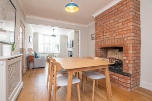 Central 2 BD Townhouse