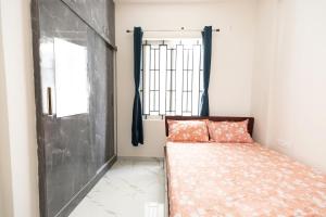 1BHK 2km From Hosa Road Metro with lift 401