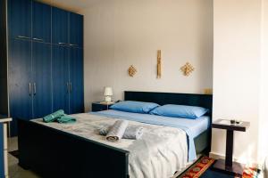 Saranda Orange Spot by PikHost