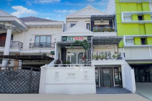 OYO 94669 Hotel Puri Inn Panakkukang Makassar