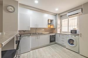 GMC Turistics - The Atarazanas Market House