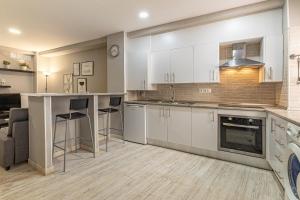 GMC Turistics - The Atarazanas Market House