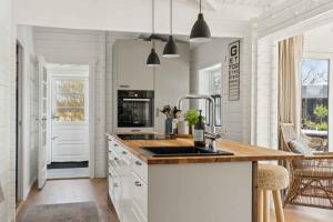 Cozy Wooden Cottage With A Great Terrace