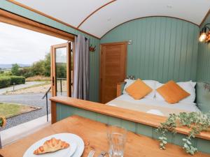 Dam View Shepherds Hut