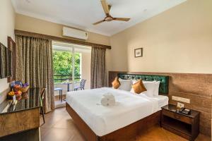 Still Waters Alaya Stays by ELIVAAS