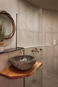 Ilision Aqua Tower Villa - with Private Heart Pool