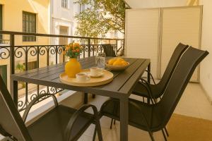 Central, Quiet & Comfortable Apartment