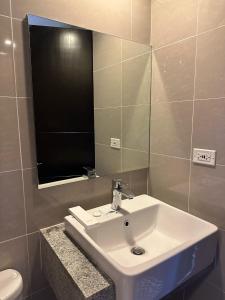 Cozy 1-Bedroom in Uptown Parksuites BGC