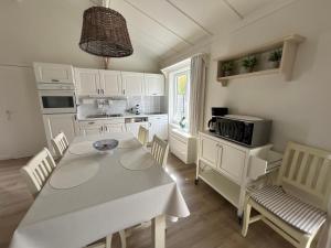 Myfa Beachcottage Zeewind II 270