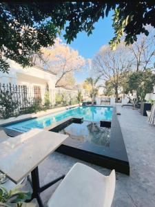 Vale Boutique 9bdr Villa with Outdoor Cinema,Jacuzzis & banquet Hall