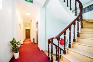 Chariot Hotel by BAY LUXURY