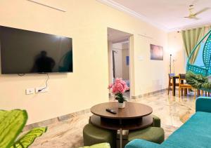 Evara Grand Vista - Fully Equipped 3BHK near AMB