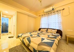 Evara Grand Vista - Fully Equipped 3BHK near AMB