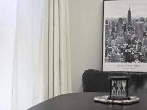 Urban Retreat 3-Min Walk from Achasan Station, 15-Min to Seongsu, Tranquil Space for Relaxation