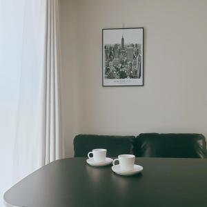 Urban Retreat 3-Min Walk from Achasan Station, 15-Min to Seongsu, Tranquil Space for Relaxation