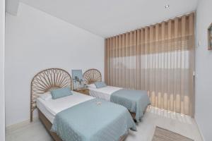 Pool & Close to Beach - Parking, AC & WiFi