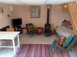 Barn Retreat with Mountain Views