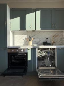 Beautiful apartment, shopping walk