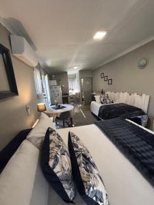 Stellies Accommodation - Room 1