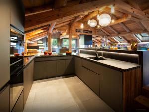 5-Star Chalet Lodge Rodzina - OVO Network