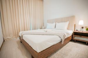 2-Bed Apartment with Infinity Pool