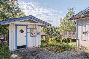 2 bedroom Lake house