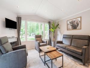 chalet in the woods with pool