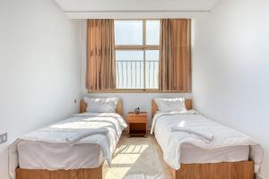 White Majorelle Horizon