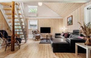 Three-Bedroom Holiday Home In Hovborg