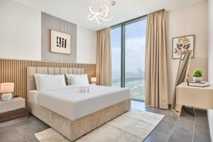 STAY BY LATINEM Luxury 2BR Plus Study Holiday Home CB 3312 Near Burj Khalifa