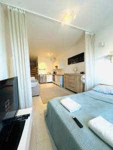 Warsaw Inside Pola Karolińskie