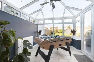 4 Bedroom Home with Hot Tub near Gloucester City