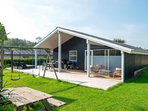 10 person holiday home in Juelsminde-By Traum