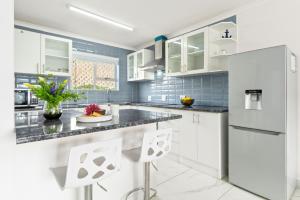 Big Bay Beach Club 137 by Host Agents