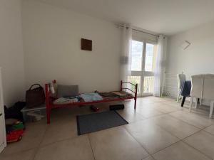 Petite chambre simple et propre Orly dans appartement